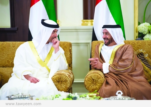 ABU DHABI, UNITED ARAB EMIRATES - July 17, 2015: HH Sheikh Hazza bin Zayed Al Nahyan National Security Advisor for the United Arab Emirates and Vice Chairman of the Abu Dhabi Executive Council (L), speaks with HH Sheikh Suroor bin Mohamed Al Nahyan (R), during an Eid Al Fitr reception at Mushrif Palace.  ( Mohamed Al Suwaidi / Crown Prince Court - Abu Dhabi ) ---